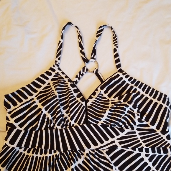 Whit House Black Market Tank - Picture 3 of 4